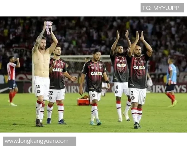 博卡青年与巴拉纳竞技激战正酣谁能在南美赛场上笑到最后