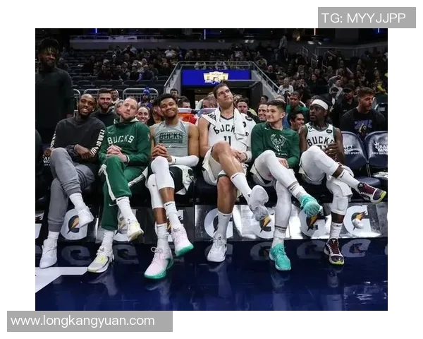 雄鹿队大胜76人，字母哥砍下三双，统治力展现无遗