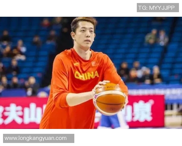 雷刘易斯的传奇人生与职业生涯回顾：从球场巨星到社会楷模的蜕变之路