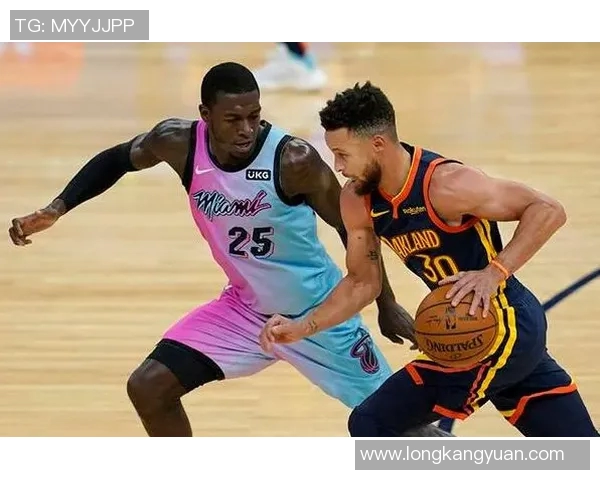 热火勇士对决新浪体育全程直播精彩瞬间回顾与分析