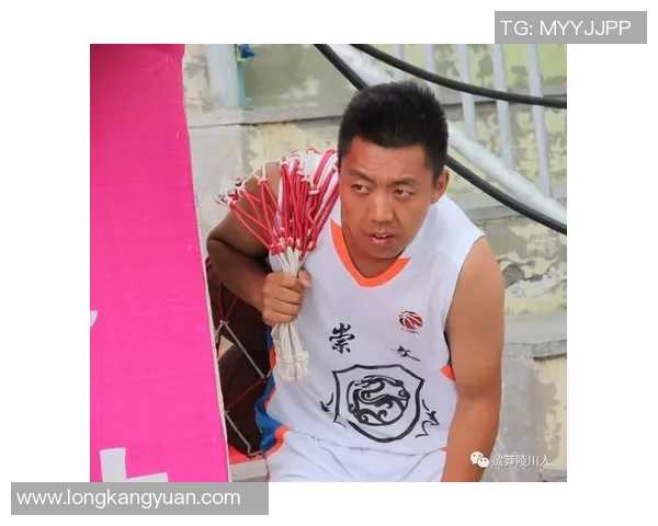 胡卫东在比赛中精彩扣篮挑战皮蓬引发球迷热议的瞬间回顾