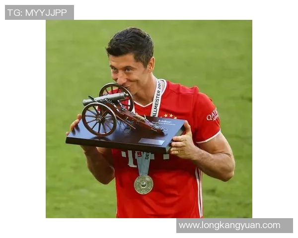 莱万重返德甲赛场为旧主进球拜仁球迷怒斥其忘恩负义